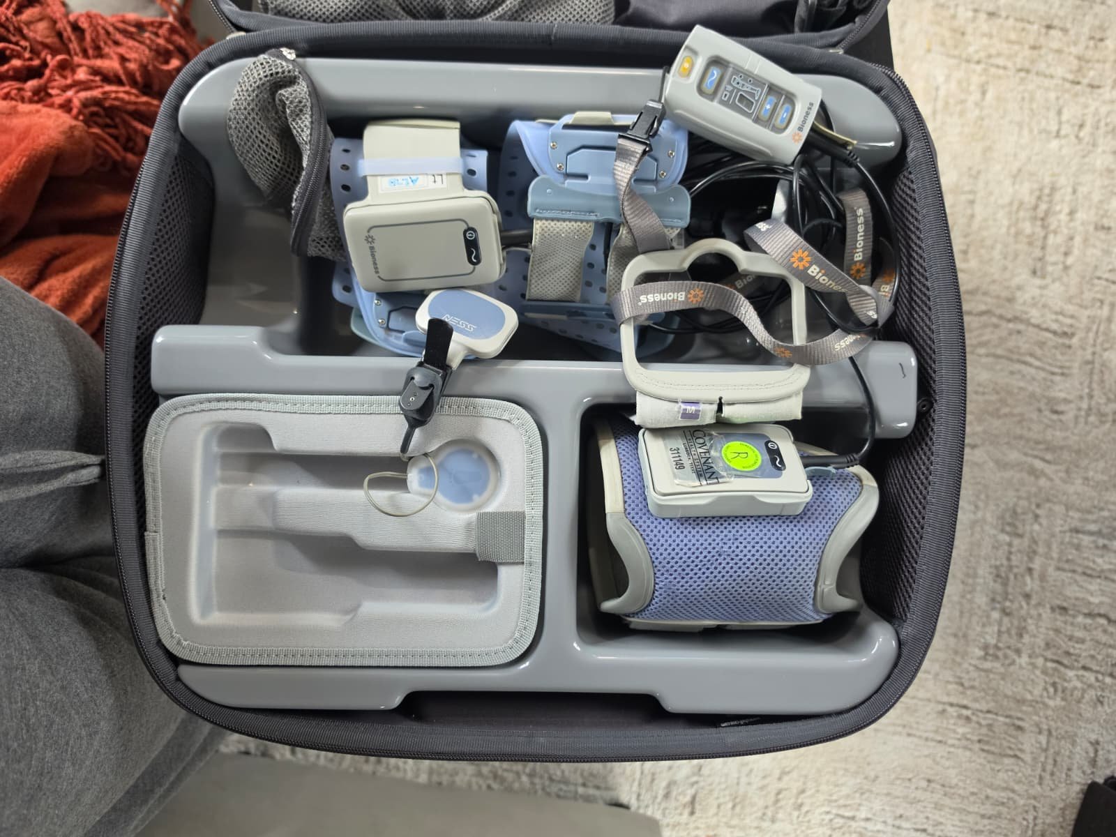 Bioness NESS L300 Plus System L3P-5000 Right Leg with Cuffs Control Unit Case Accessories